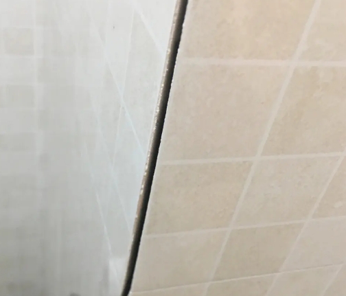 始兴瓷砖空鼓维修公司分享阳台瓷砖脱落的修复过程可以分为以下几个步骤